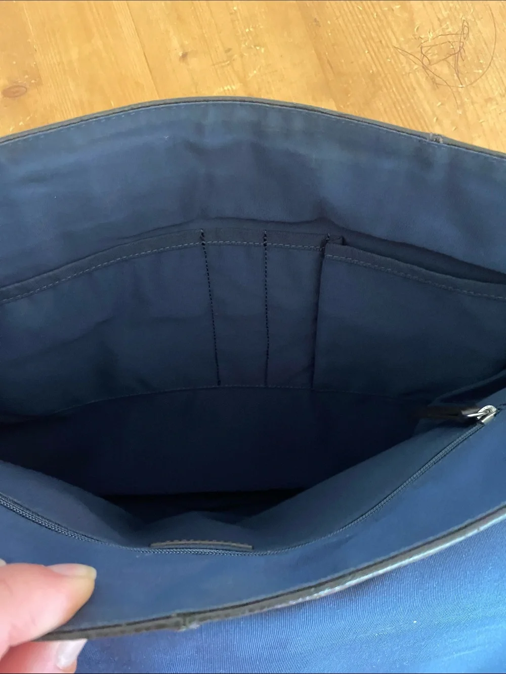 Cole Haan Wayland Messenger Bag 100% Leather With Adjustable Strap